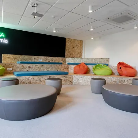 Residencia Universitaria Resa Hernan Cortes *