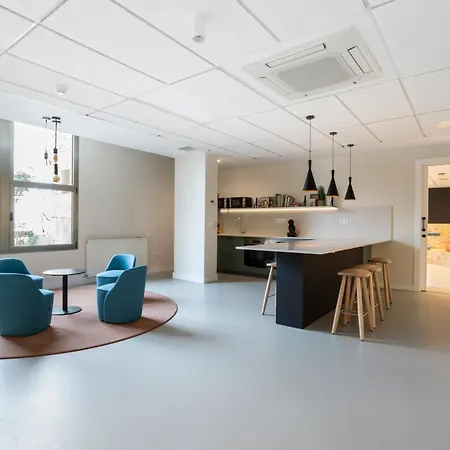 Residencia Universitaria Resa Hernan Cortes Апартаменти