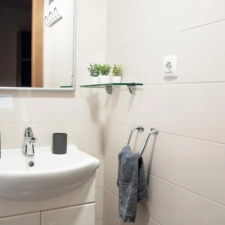 Residencia Universitaria Resa Hernan Cortes Apartman *