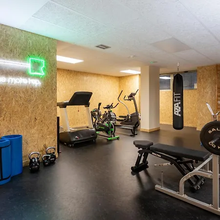 Residencia Universitaria Resa Hernan Cortes *