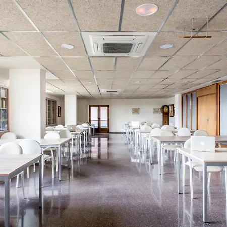 Residencia Universitaria Resa Hernan Cortes Apartment *