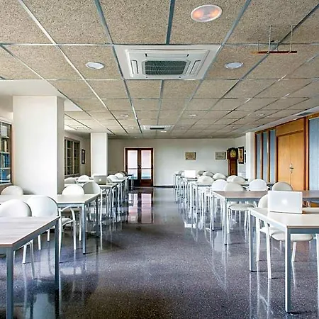 Residencia Universitaria Resa Hernan Cortes