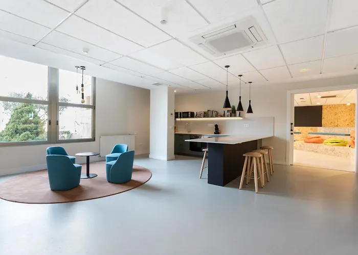 Residencia Universitaria Resa Hernan Cortes 公寓