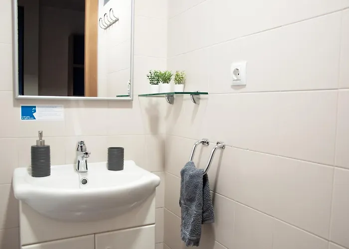 Residencia Universitaria Resa Hernan Cortes 公寓 *