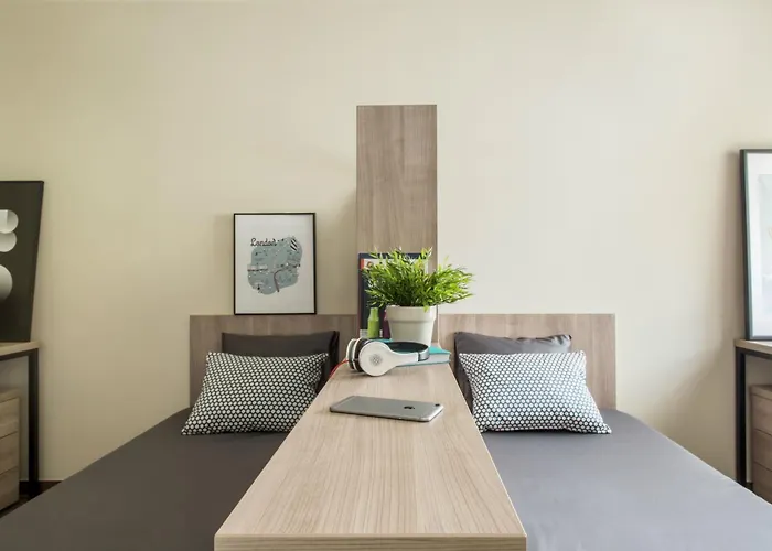 Residencia Universitaria Resa Hernan Cortes *